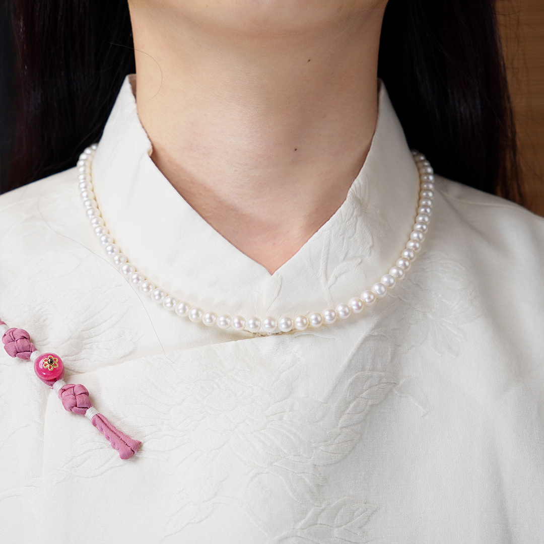 French Minimal Freshwater Pearl Necklace Elegant