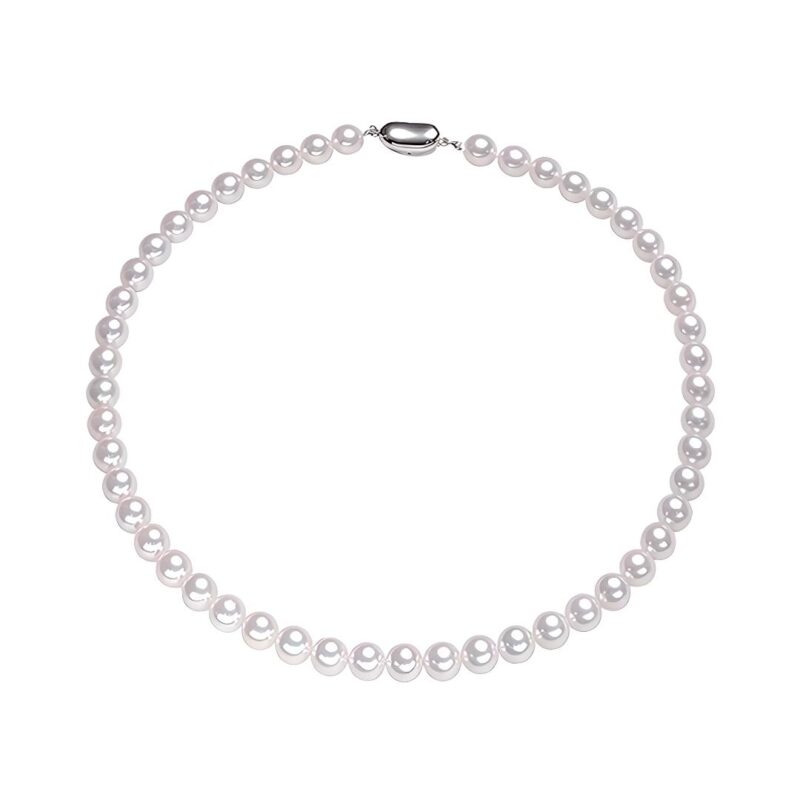 Elegant Akoya Pearl Necklace in Minimal Luxury Style