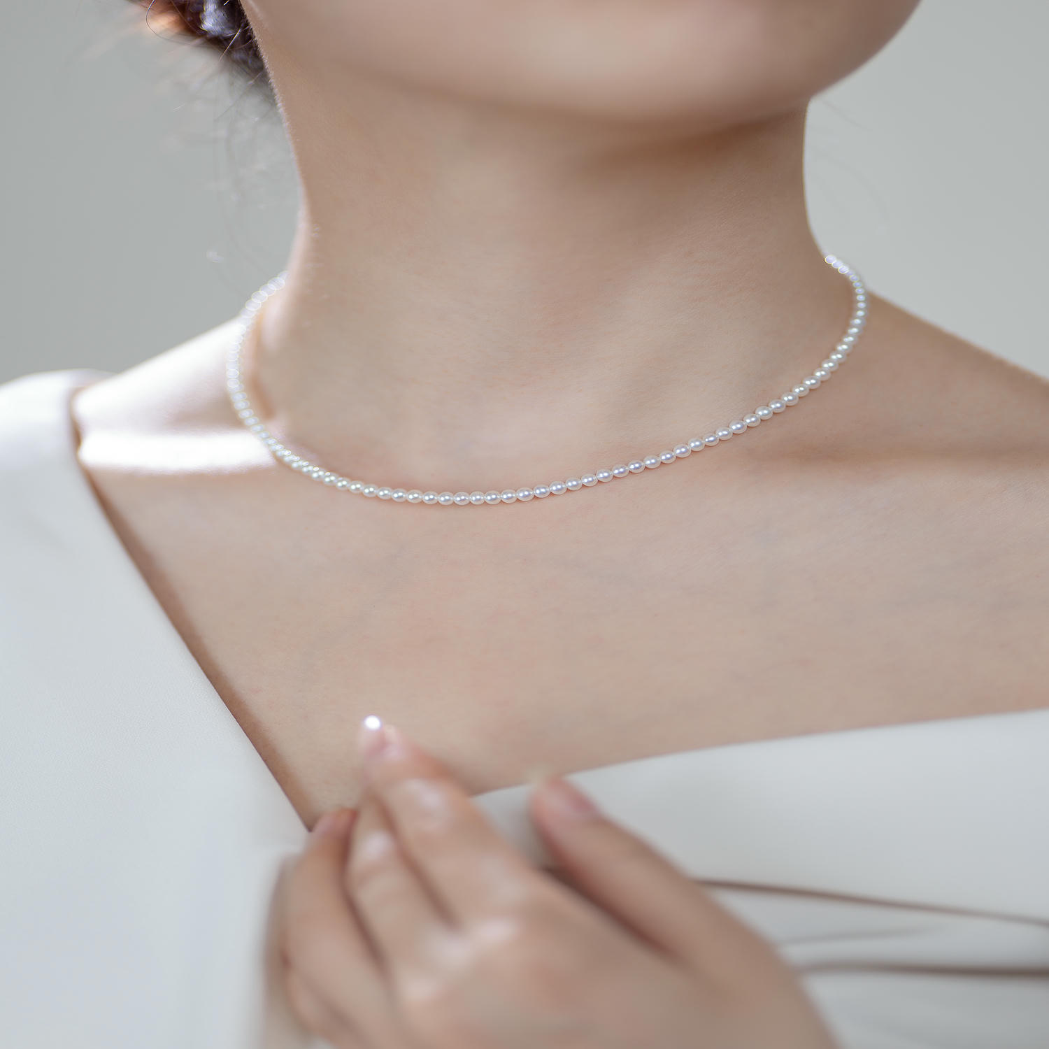 French Minimalist High-Quality Pearl Necklace