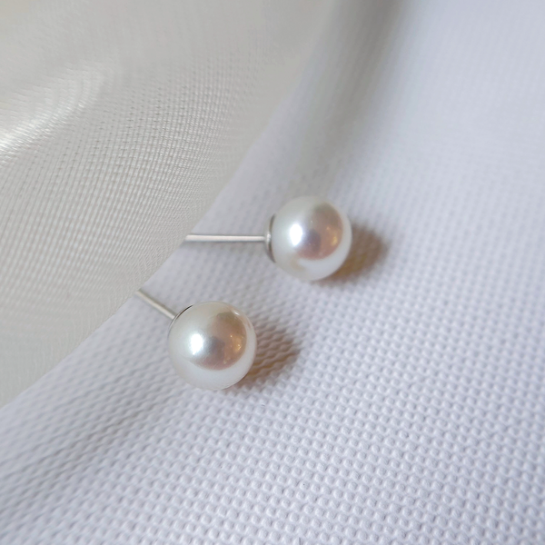 Minimalist Luxury Pearl Stud Earrings in 18K Gold