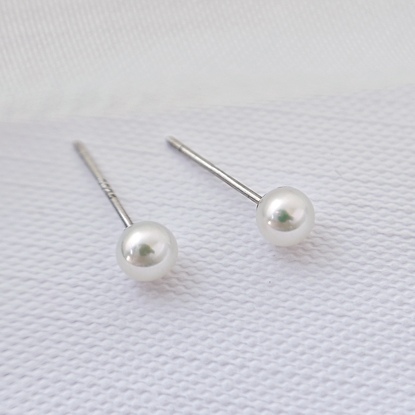 Minimalist Pearl Stud Earrings in S925 Silver