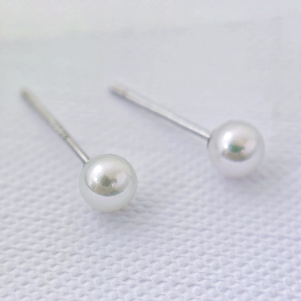Natural Freshwater Pearl Stud Earrings in Minimal Elegance